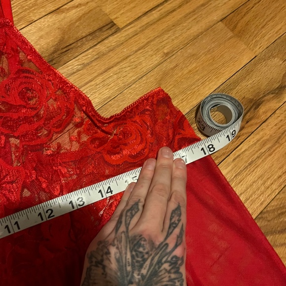 Bright red lingerie nightie - Picture 4 of 7